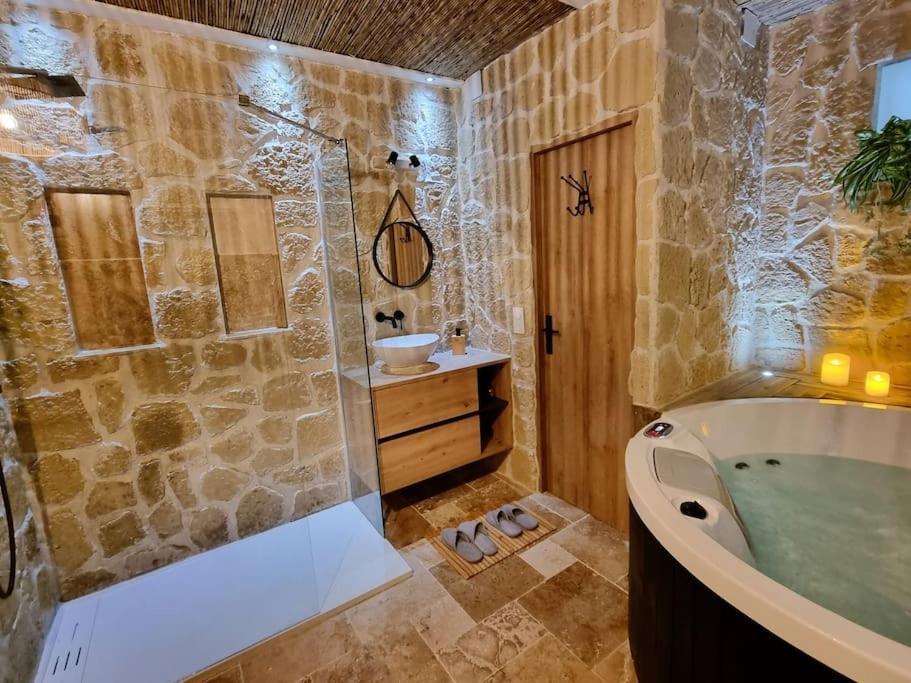 Les Spas De La Mer, Suite & Spa, Love Room, Plein Coeur Du Grau Le Grau-du-Roi Εξωτερικό φωτογραφία